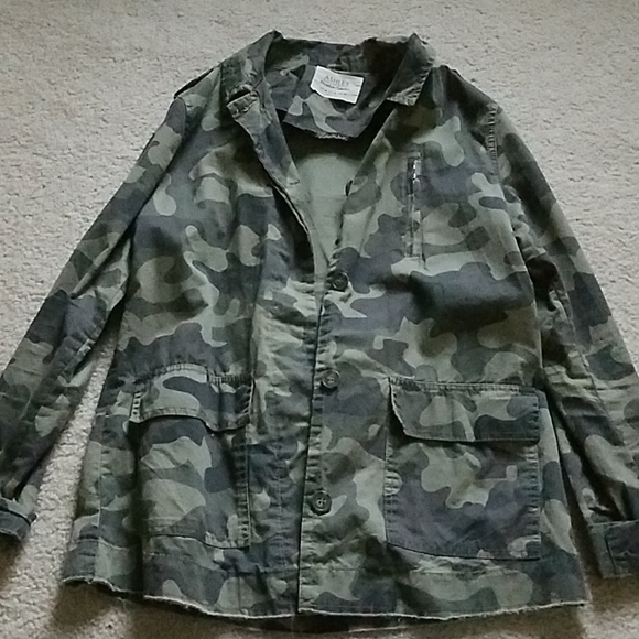 Fashion nova camo jacket - Picture 4 of 5
